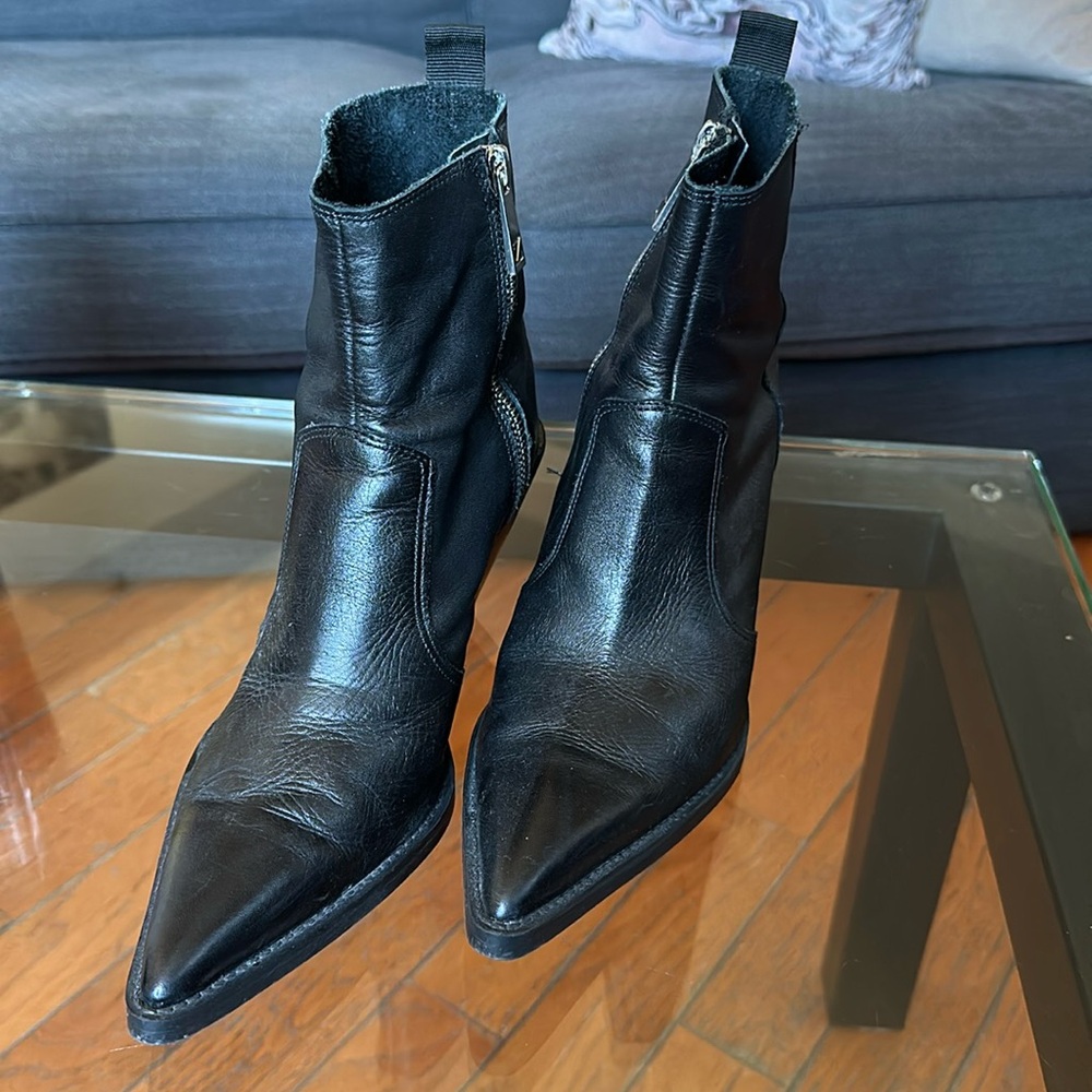 Zara pointy booties (100% leather)